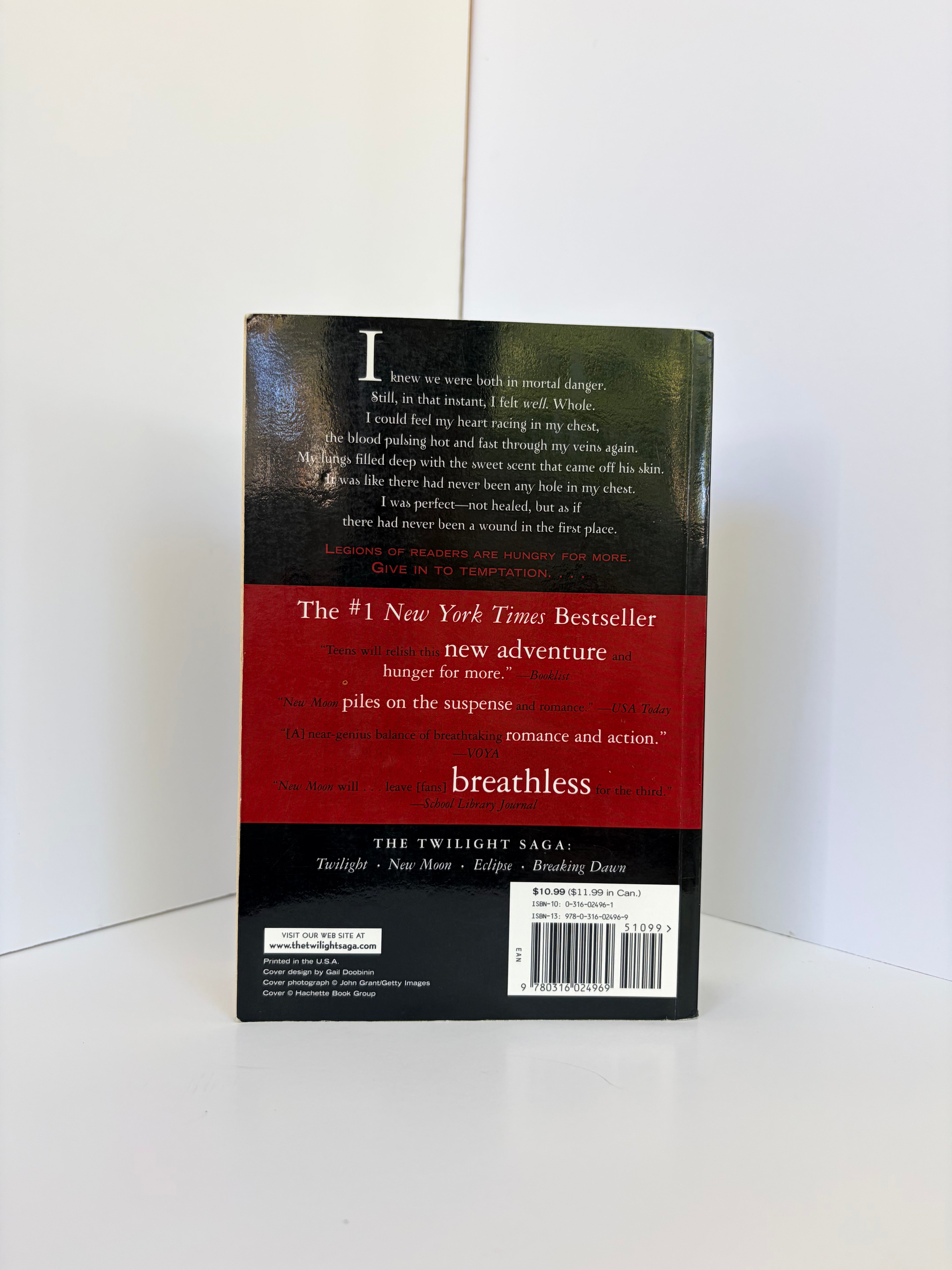 New Moon (The Twilight Saga #2) by Stephenie Meyer (2008, First edition)